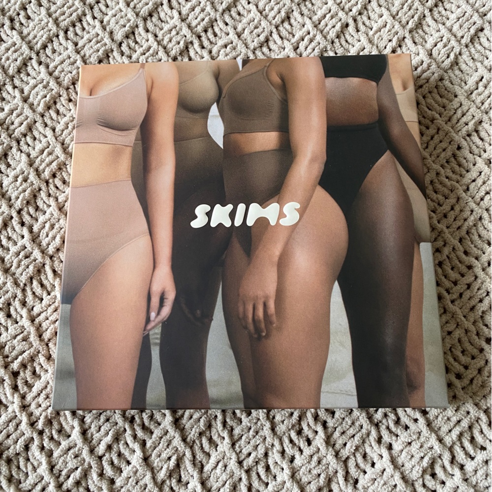 SKIMS Core Control Thong Ochre
